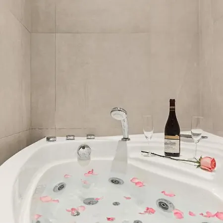 Lavie Maison Ac And Hot Tub Close Arc De Triomphe Apartment Paris