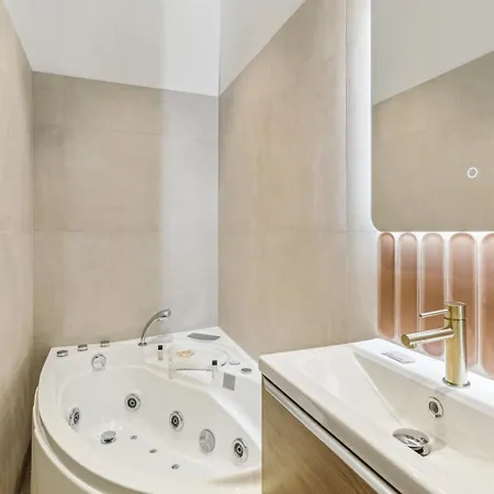 Apartment Lavie Maison Ac And Hot Tub Close Arc De Triomphe