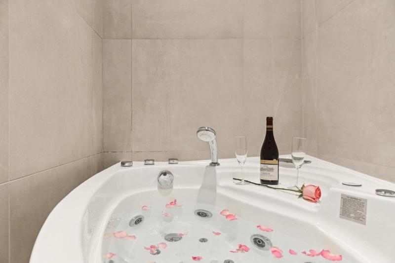 Lavie Maison Ac And Hot Tub Close Arc De Triomphe Appartamento Parigi